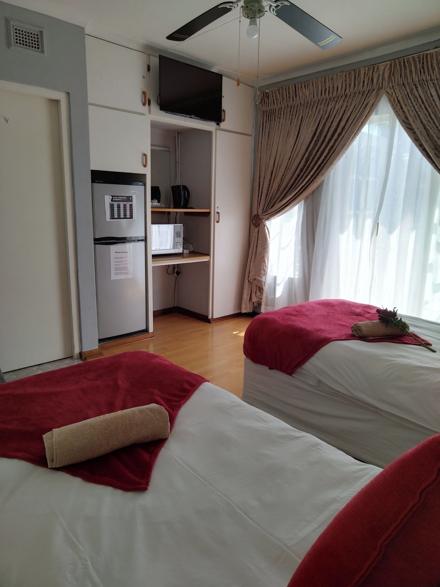 Zimmersafe, schallisolierte Zimmer, Bügeleisen/Bügelbrett