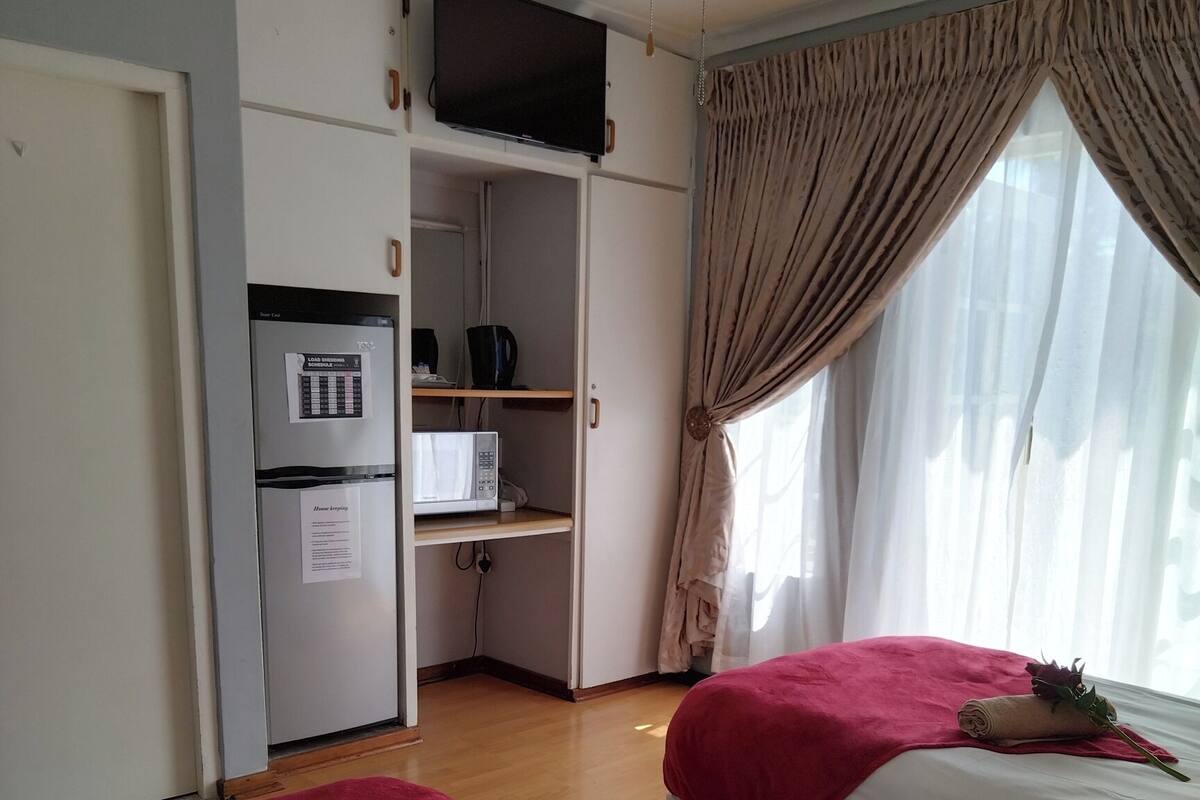 In-room safe, soundproofing, iron/ironing board, free WiFi