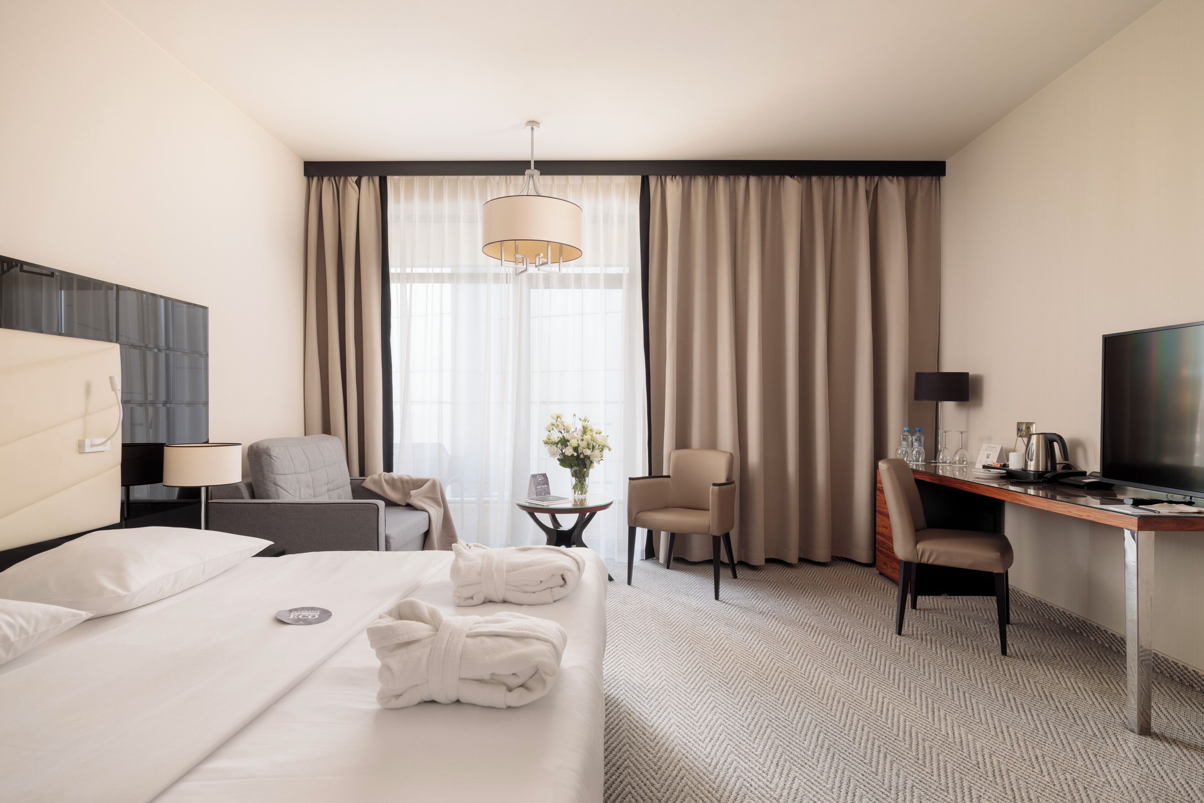 Standard-Doppelzimmer | Allergikerbettwaren, Minibar, Zimmersafe, Schreibtisch