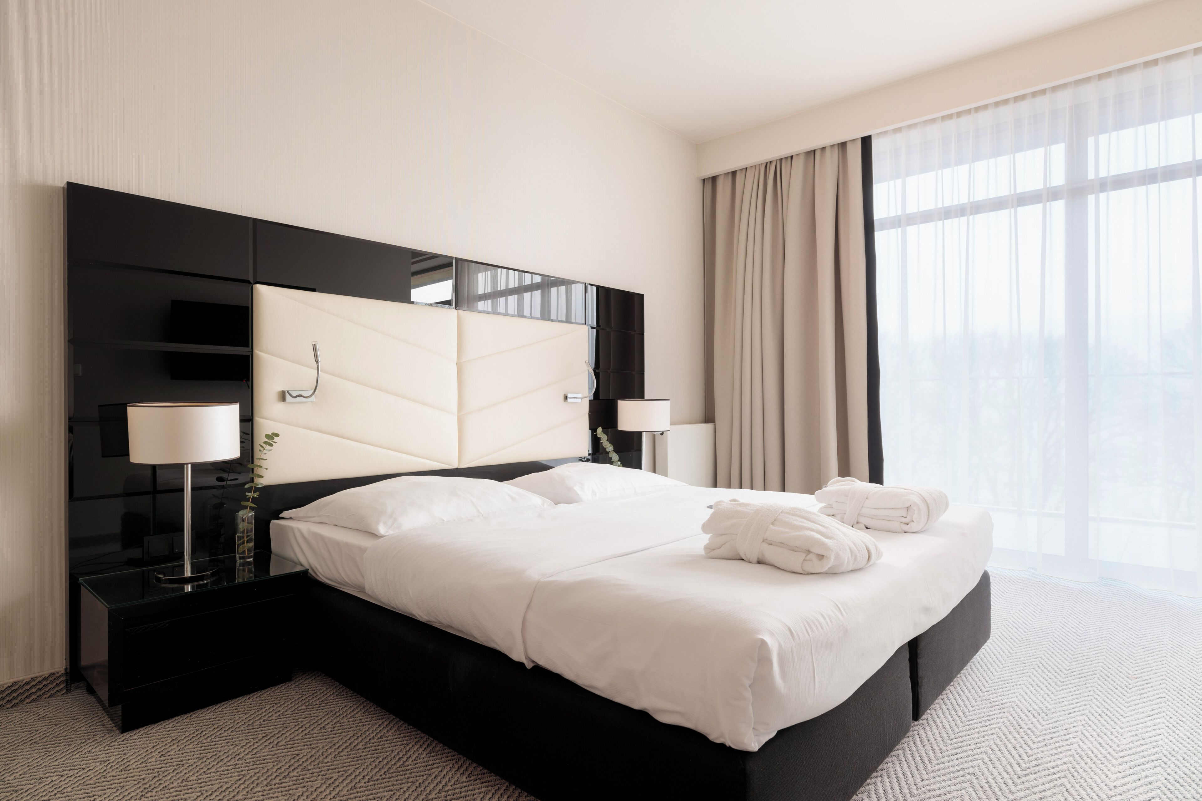 Family Room, Balcony, Partial Sea View (Partial Sea View) | Hypo-allergenic bedding, minibar, in-room safe, desk