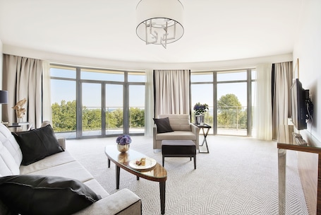 防过敏的被褥、迷你吧、客房内保险箱、办公桌