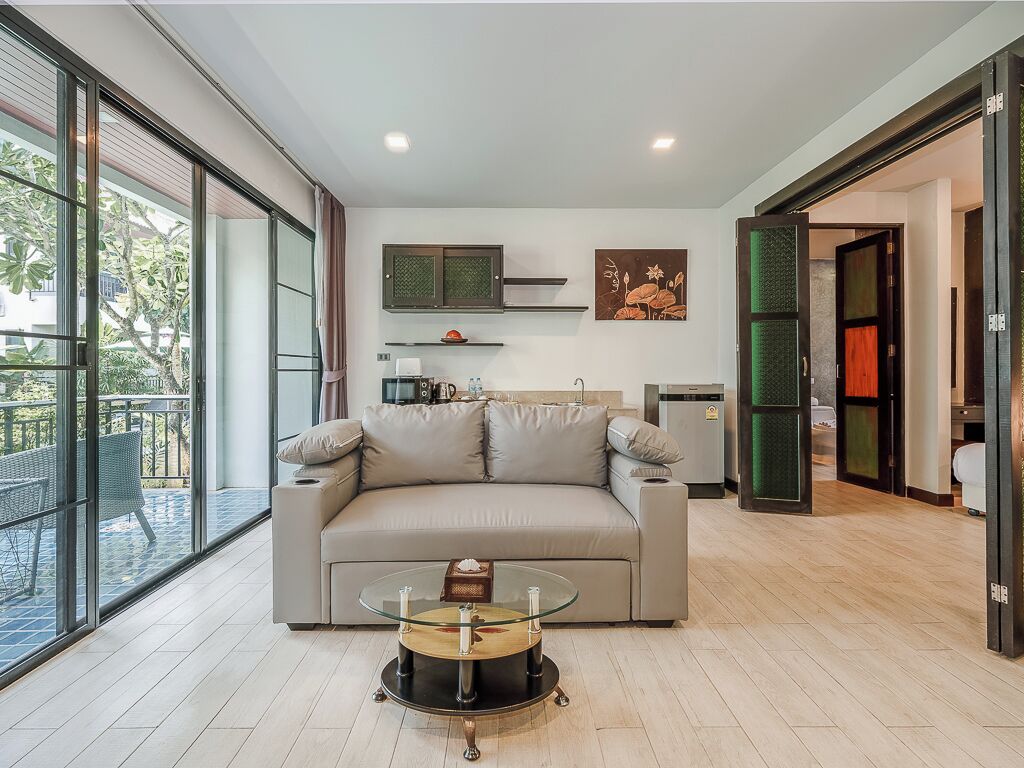 luxury room | living area | 32-inch lcd tv with cable channels, tv