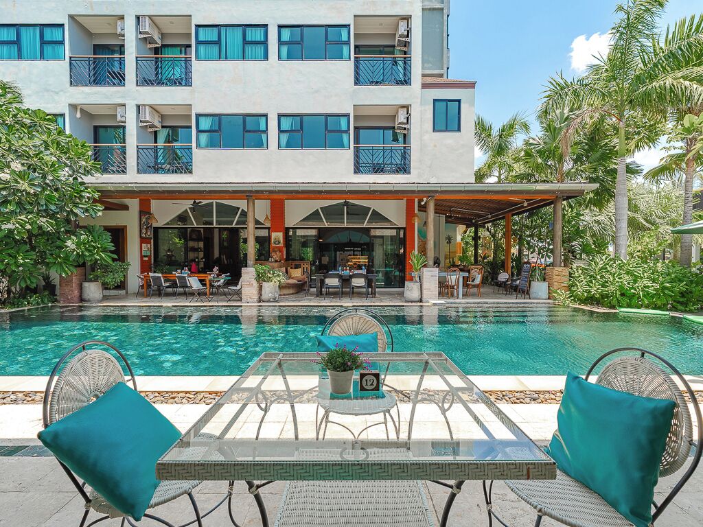 2 piscinas al aire libre, tumbonas