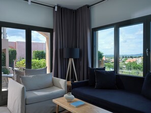 Familiesuite | Oppholdsområde | LCD-TV og DVD-spiller