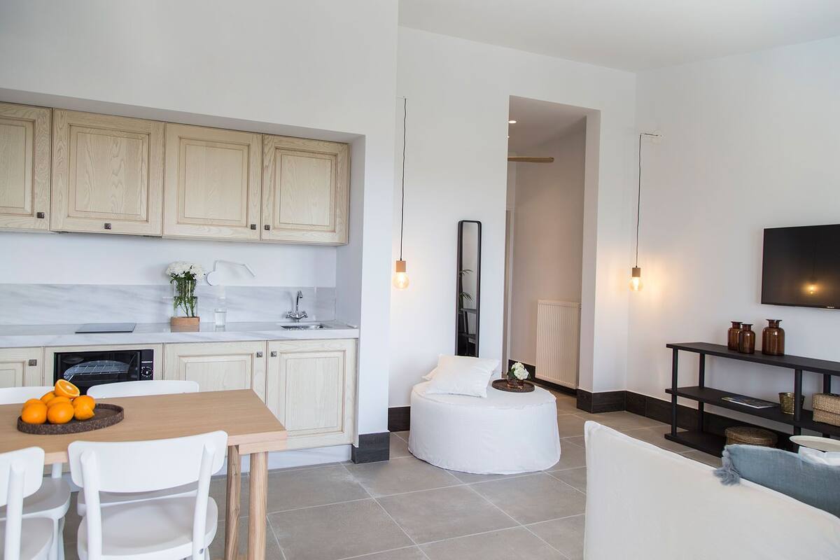 senior suite, garden view | 1 bedroom, in-room safe, desk, soundproofing