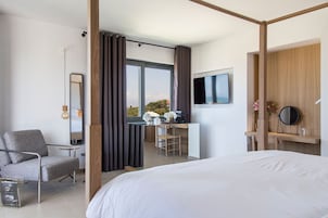 Junior Suite, Sea View | Cofres nos quartos, escrivaninha, quartos à prova de som