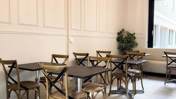 Daily continental breakfast (EUR 14 per person)