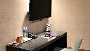 Elite Double Room, 1 Double Bed | In-room safe, desk, laptop workspace, soundproofing