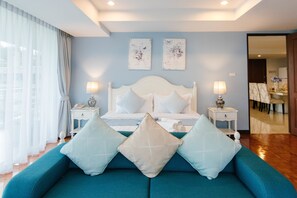 Suite – deluxe, 3 soverom, tekjøkken, delvis sjøutsikt | Minibar, individuelt dekorert, individuelt innredet og skrivebord