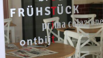 Petit déjeuner continental servi tous les jours en supplément