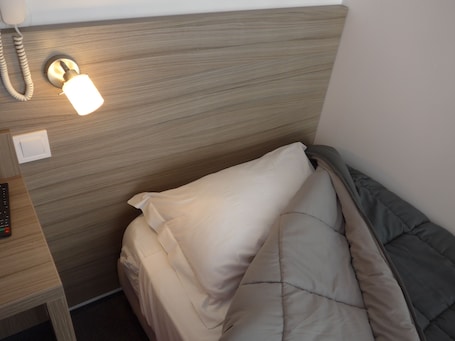 Single Room, Balcony | Desk, free WiFi