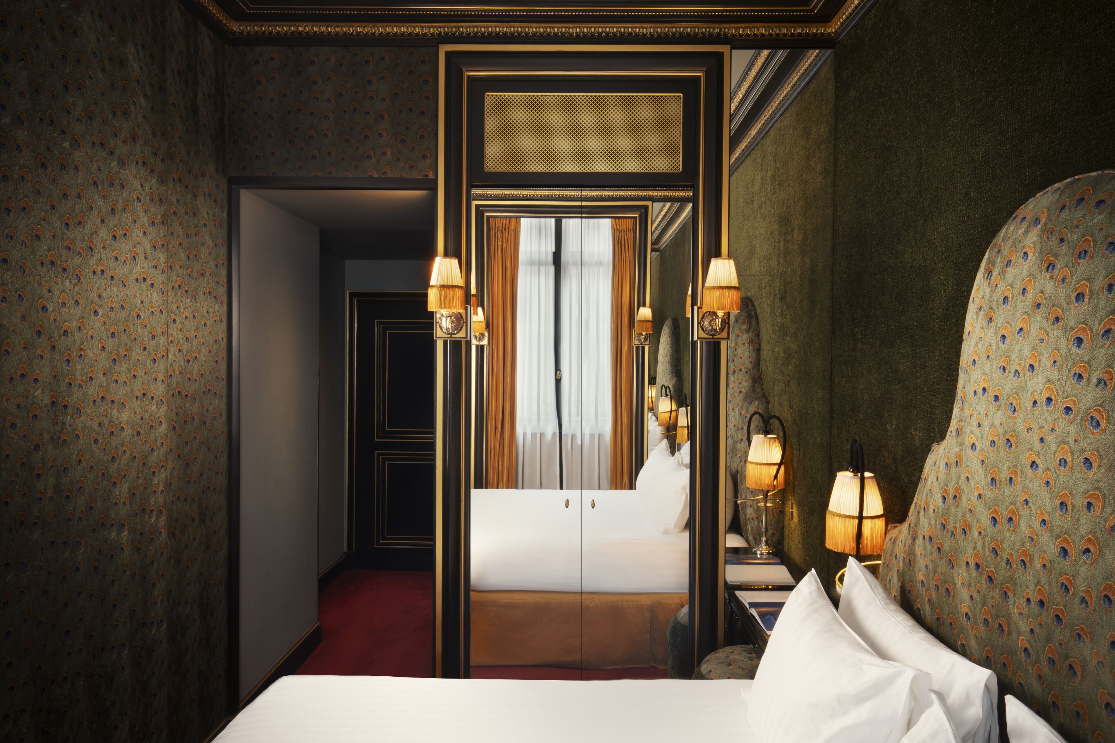 deluxe room | premium bedding, minibar, in-room safe, desk