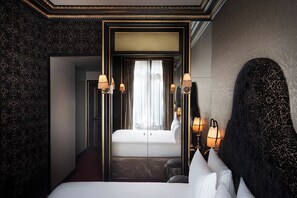 Habitación Deluxe | Ropa de cama de alta calidad y minibar 