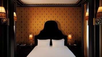 Sengetøy av topp kvalitet, minibar, safe på rommet og skrivebord