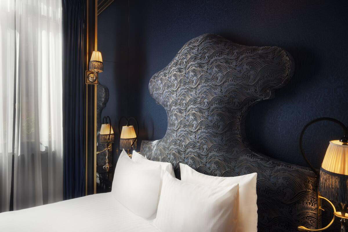 deluxe room | premium bedding, minibar, in-room safe, desk