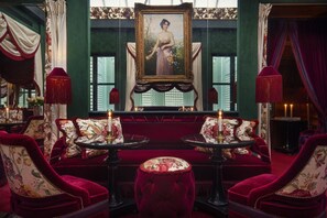 Dagelijks uitgebreid ontbijt (EUR 36 per persoon)