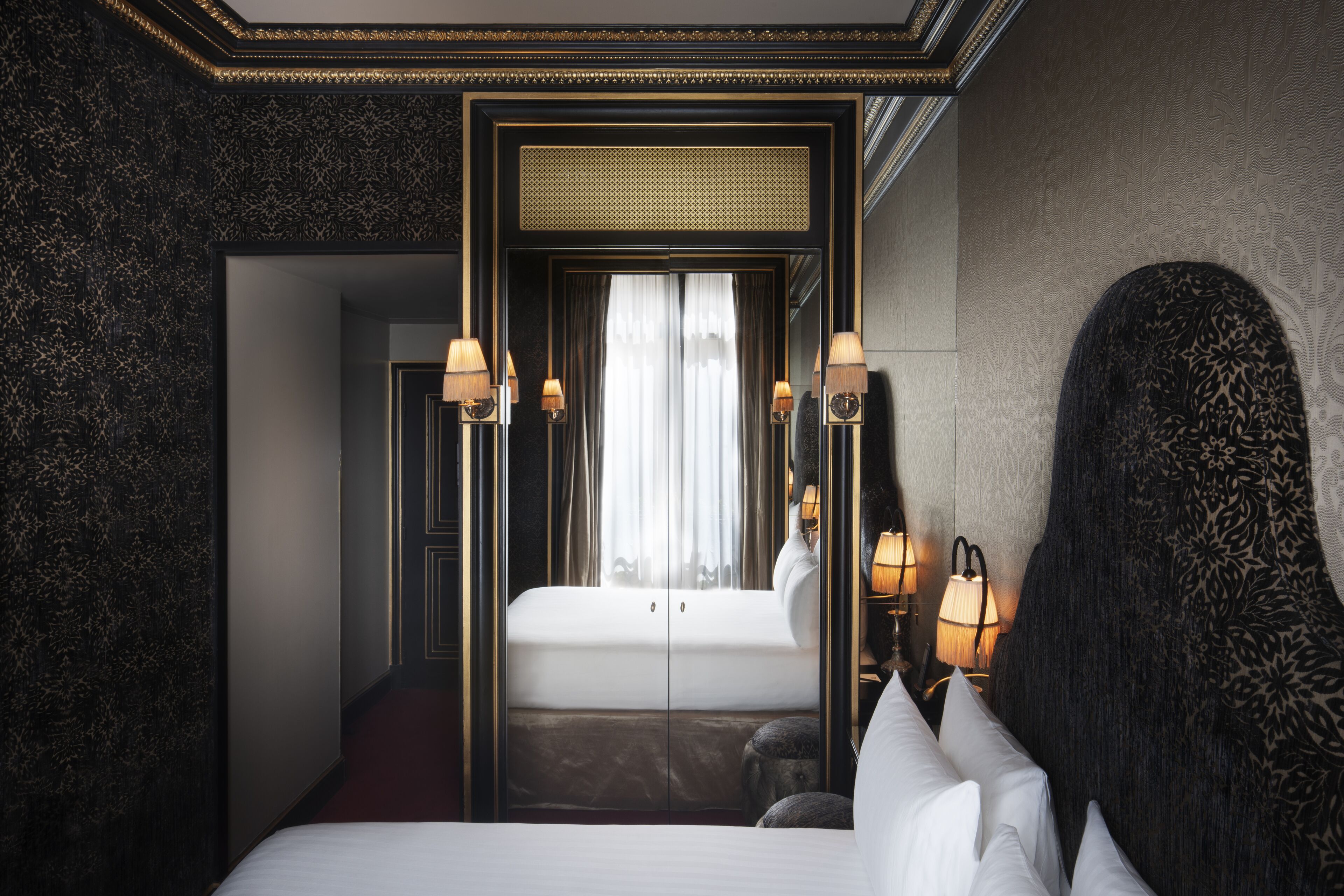 deluxe room | premium bedding, minibar, in-room safe, desk