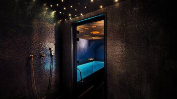 Een stoombad, een Turks bad/hammam, lichaamsbehandelingen, body scrubs