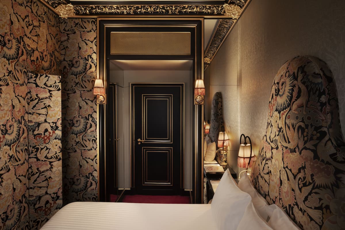 deluxe room | premium bedding, minibar, in-room safe, desk