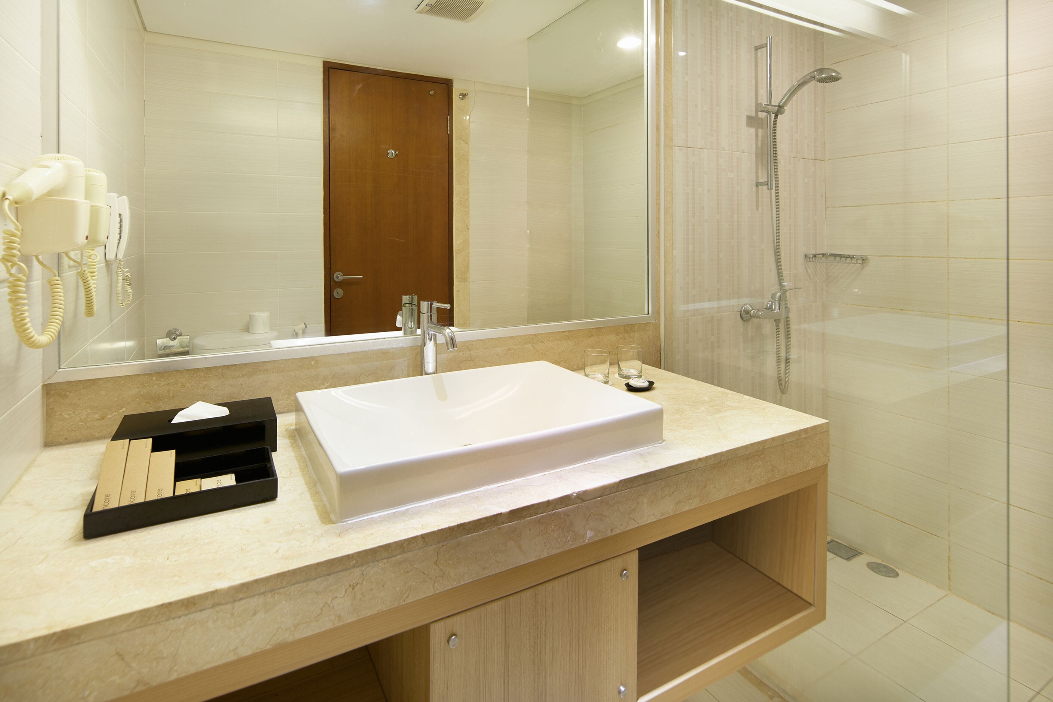 shower, rainfall showerhead, free toiletries, hair dryer