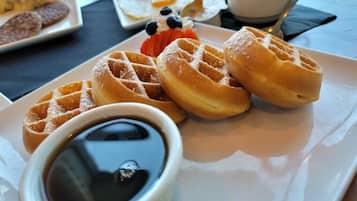 Desayuno a la carta todos los días (con cargo)