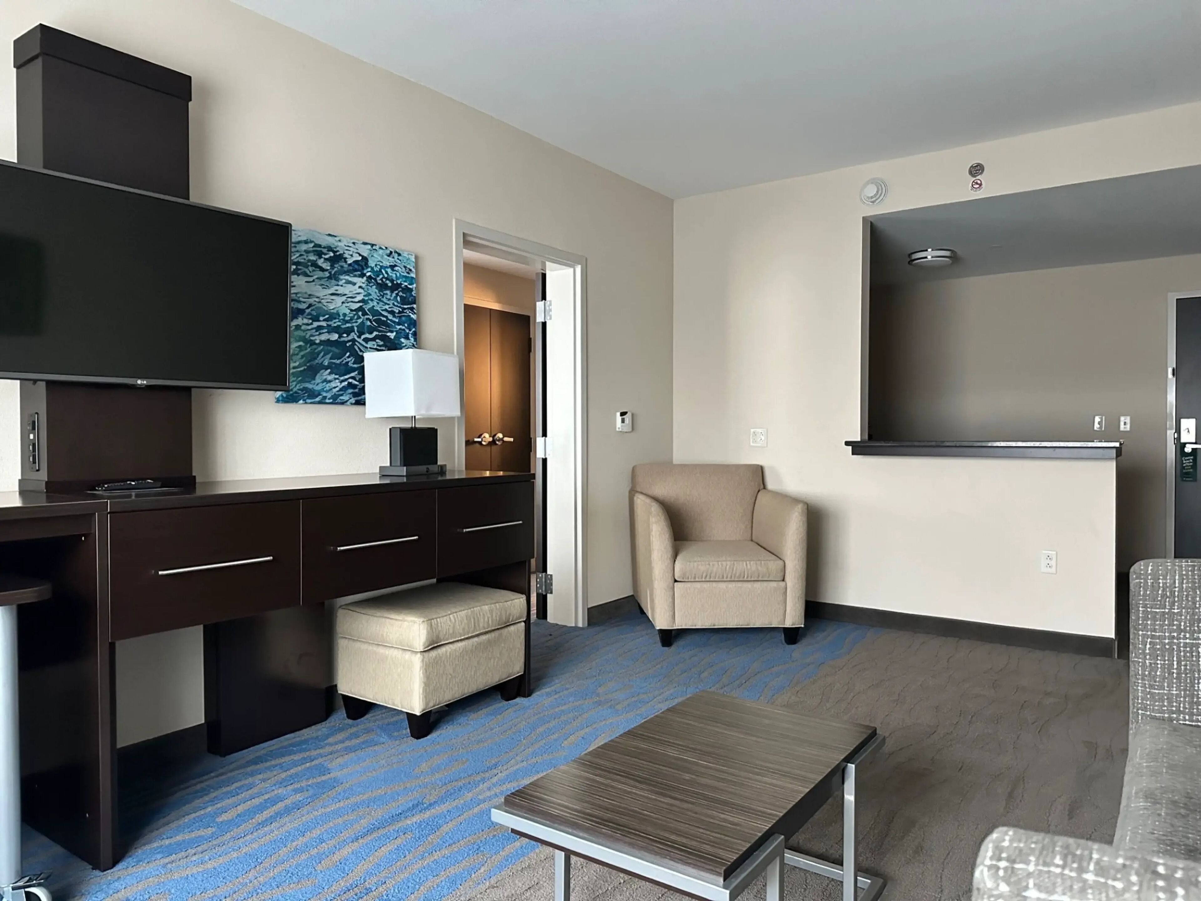 43-inch flat-screen tv with satellite channels