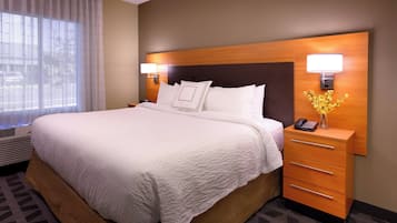 Studio, 1 King Bed with Sofa bed | Premium bedding, pillowtop beds, laptop workspace, iron/ironing board