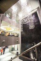 Área de estar no saguão