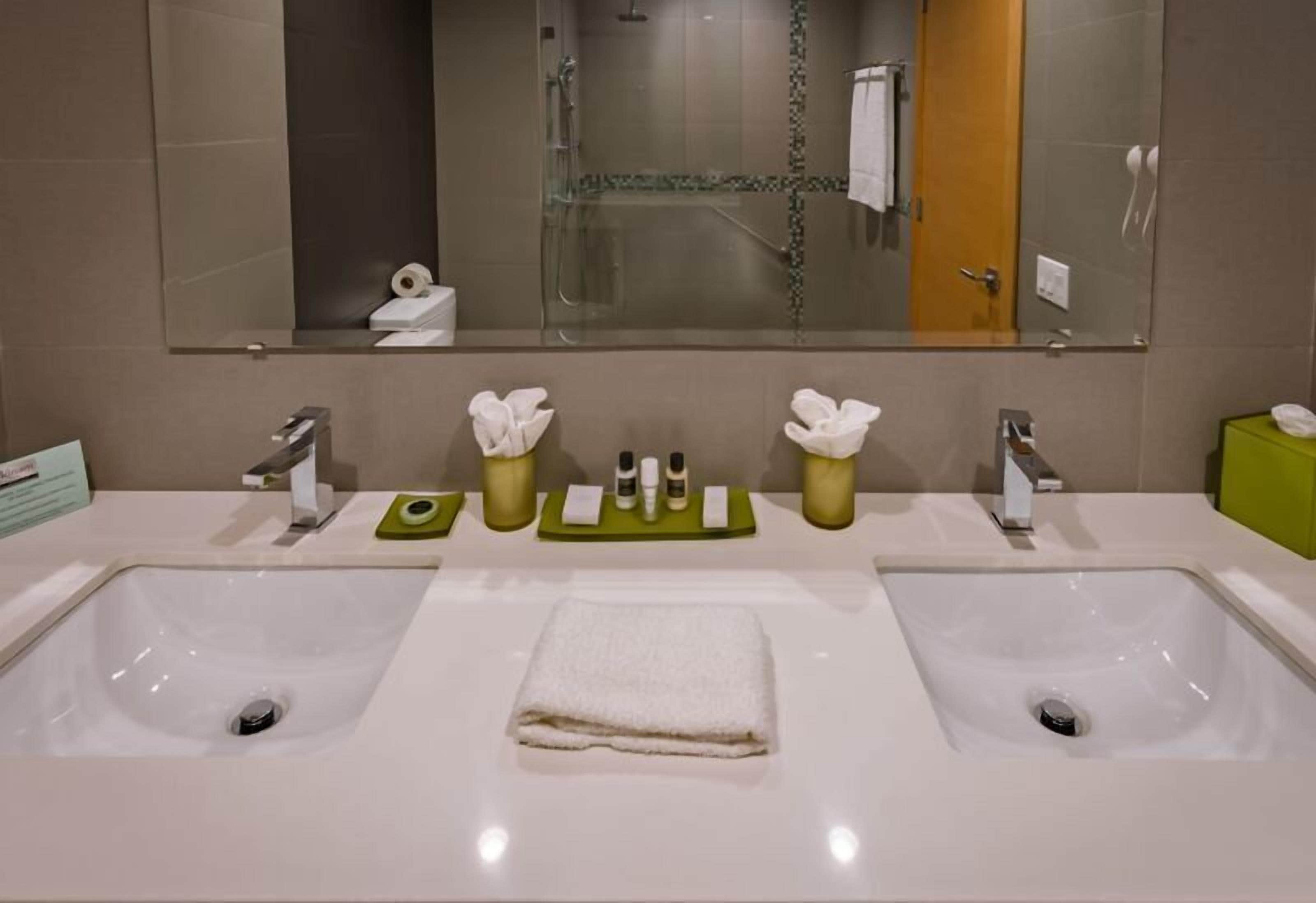 standard room | bathroom | shower, free toiletries, towels