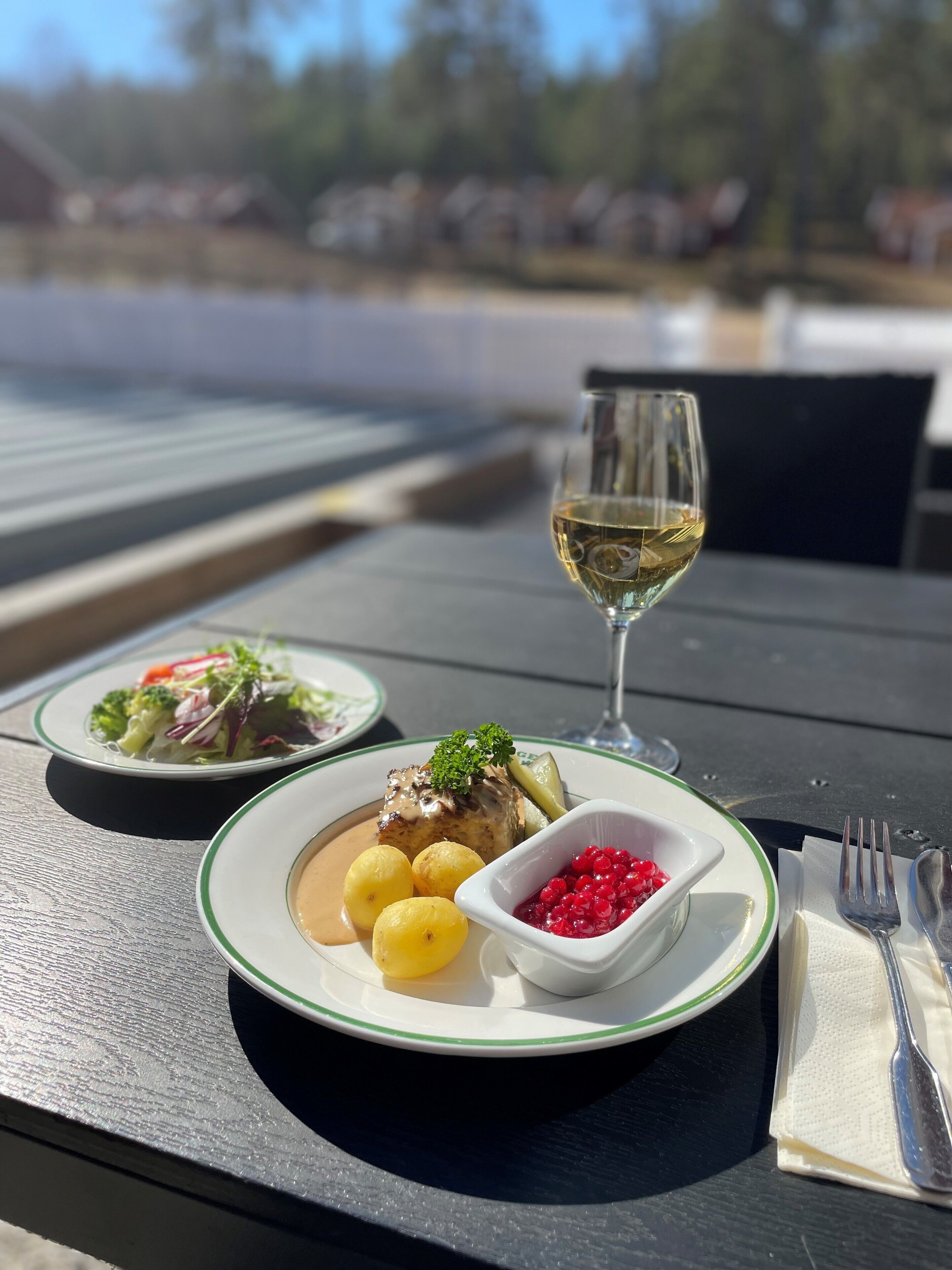 breakfast and lunch served, local cuisine