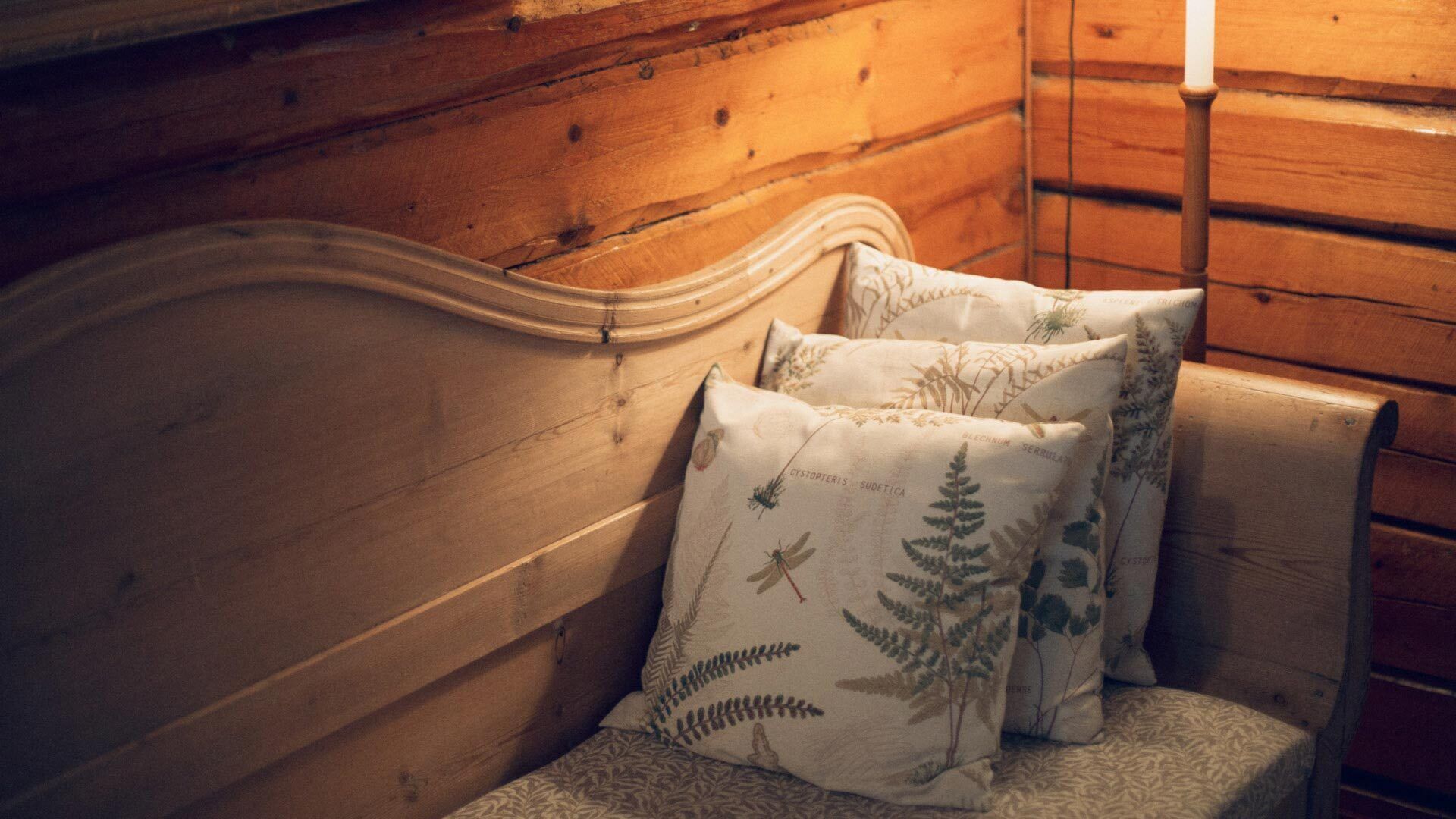 breakfast and lunch served, local cuisine