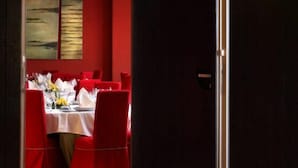 Petit déjeuner, déjeuner et dîner servis sur place