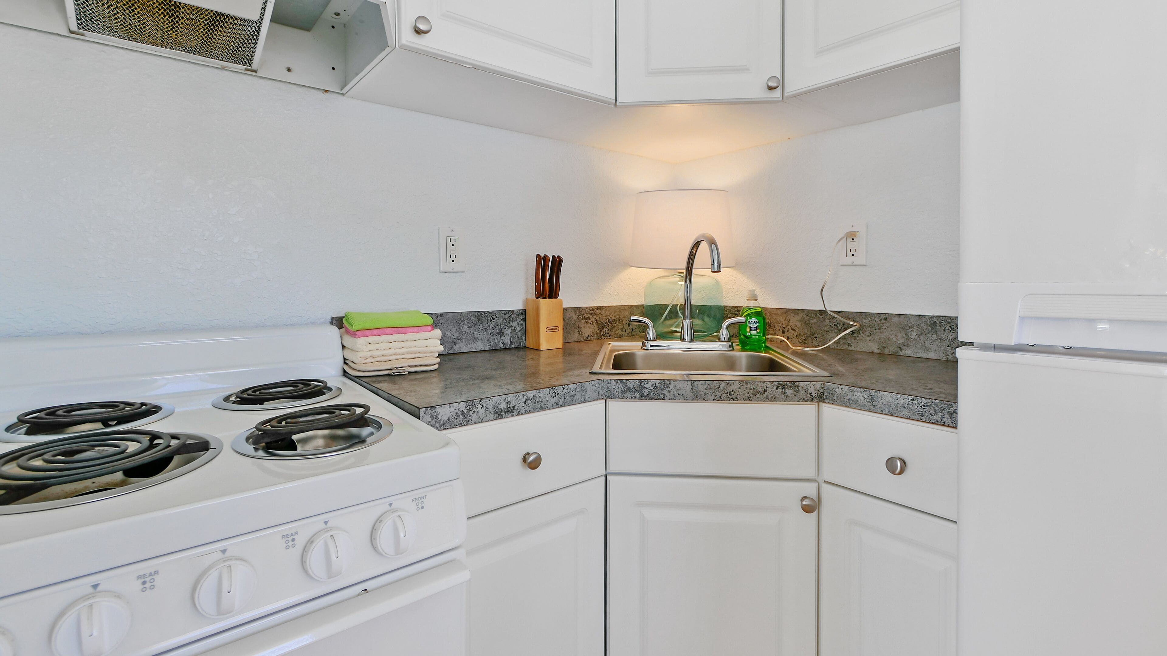 #10 classic studio | private kitchen | full-sized fridge, microwave, oven, stovetop
