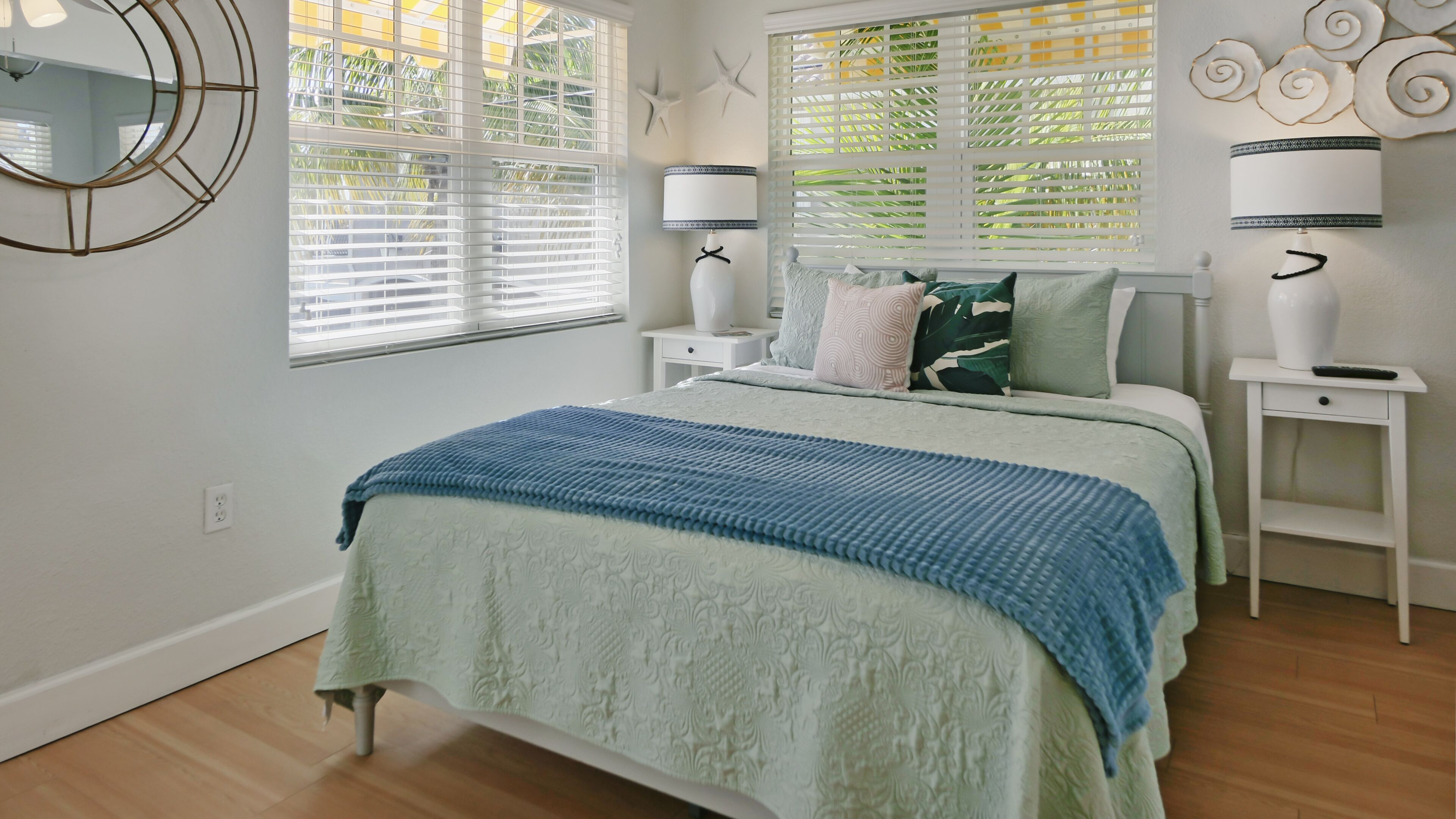 Studio classique, 1 grand lit, balcon, vue sur la piscine | Draps en coton égyptien, literie de qualité