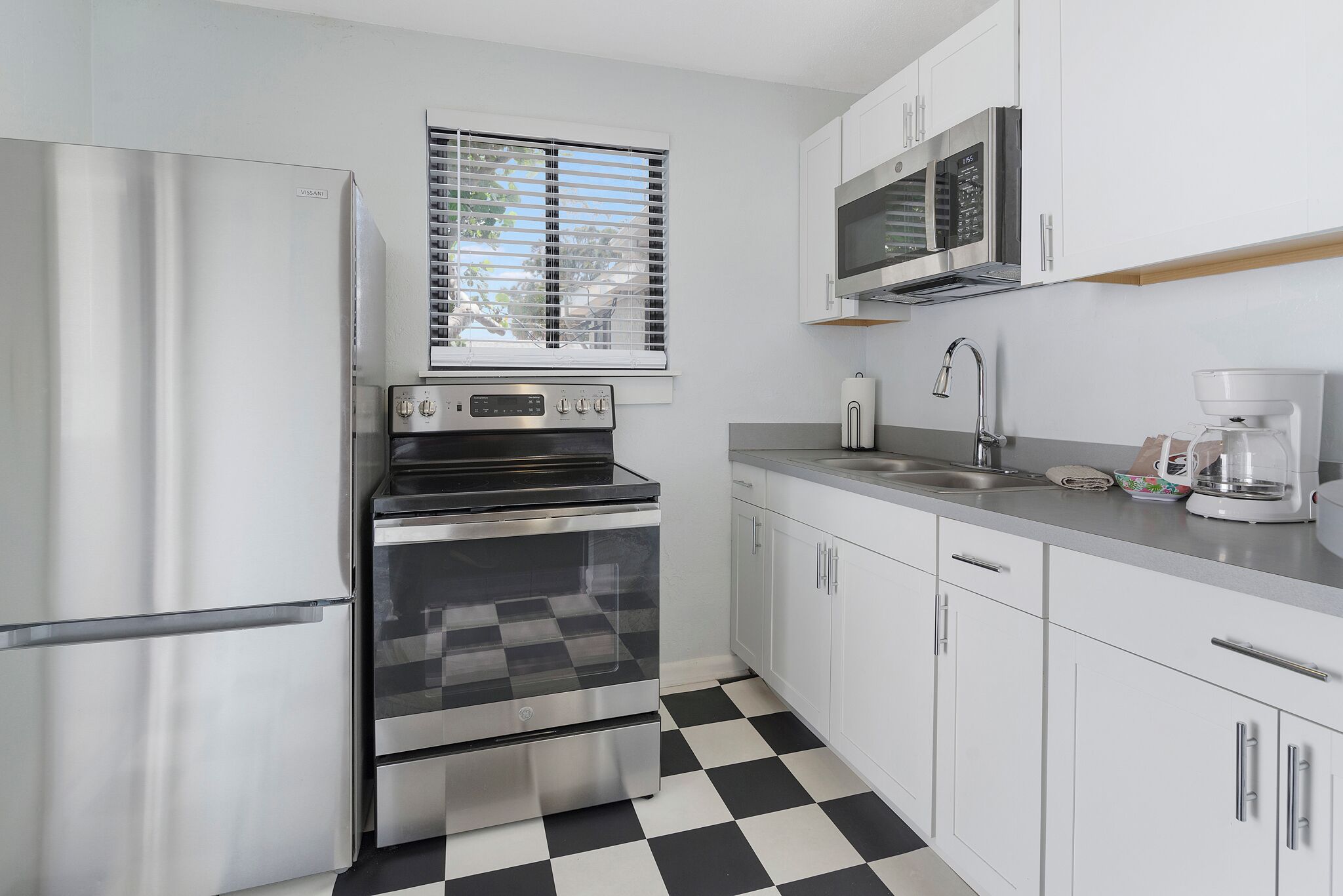 family studio suite, multiple beds, patio, partial ocean view | private kitchen | full-sized fridge, microwave, stovetop, coffee/tea maker