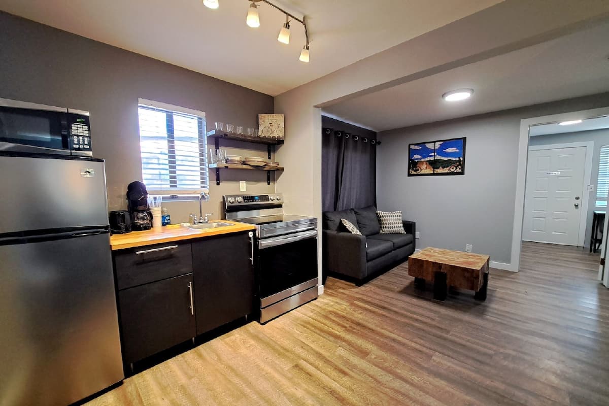 signature cottage | private kitchen | mini-fridge, microwave, coffee/tea maker, freezer