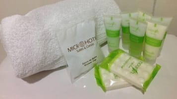 Standard Room, 1 Queen Bed | Bathroom amenities | Shower, towels