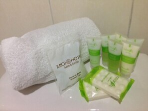 Standard Room, 1 Queen Bed | Bathroom amenities | Shower, towels