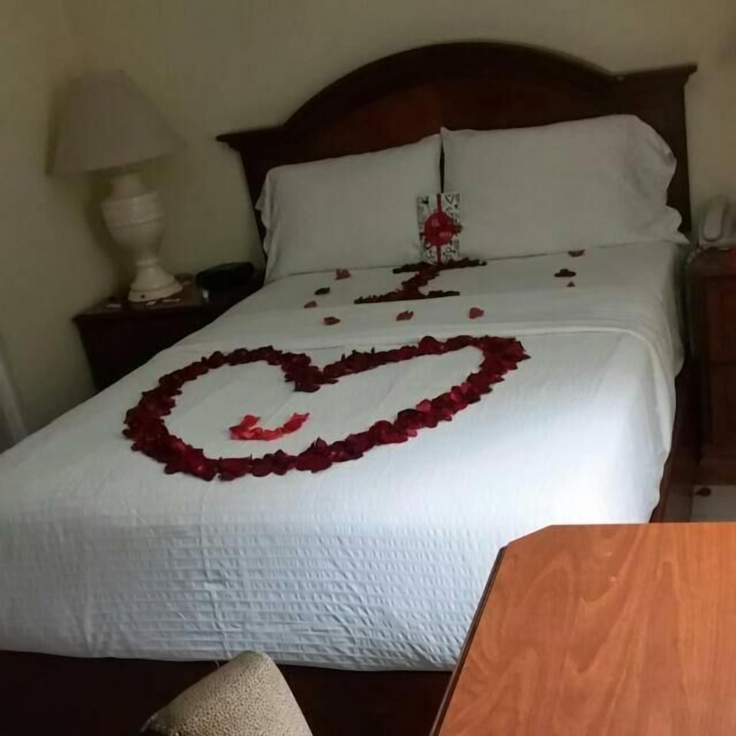 加厚床垫、客房内保险箱、办公桌、免费 WiFi