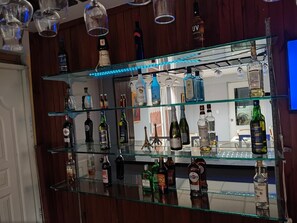 Petit déjeuner, déjeuner et dîner servis sur place