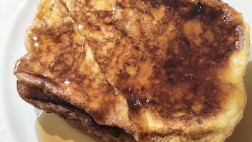 Frokost, lunsj og middag serveres