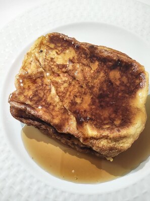 Petit déjeuner, déjeuner et dîner servis sur place