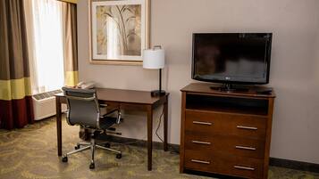 客房內保險箱、書桌、遮光布/窗簾、熨斗/熨衣板