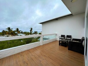 Egyptian cotton sheets, in-room safe, desk, bed sheets - Hotel Cally Galapagos (Puerto Villamil)