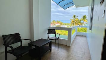 Deluxe Twin Room, Sea View | Balcony