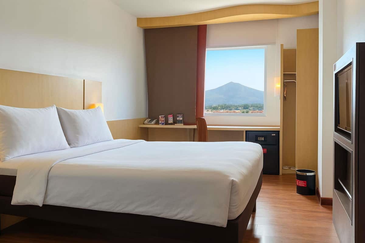 Chambre, 1 lit double, vue montagne | Literie de qualité supérieure, surmatelas