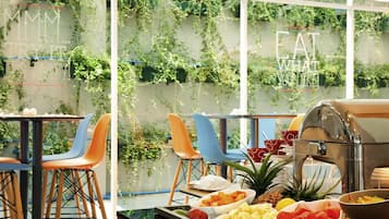 Breakfast, lunch, dinner served; international cuisine