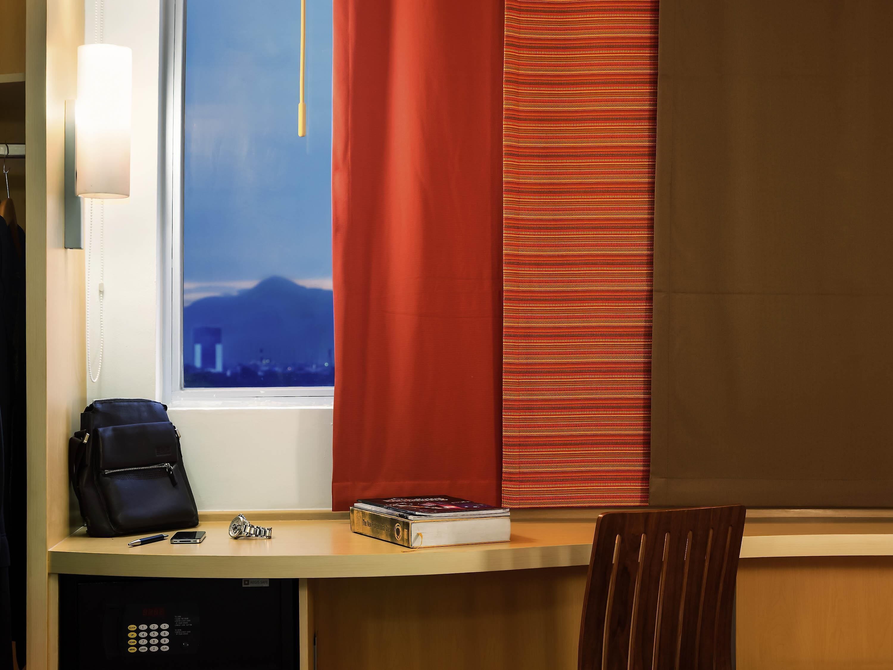 premium bedding, pillow-top beds, in-room safe, desk