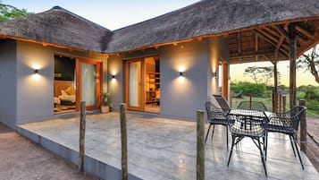 Family Room | In-room safe, free WiFi, bed sheets