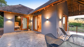 Family Room | Terrace/patio